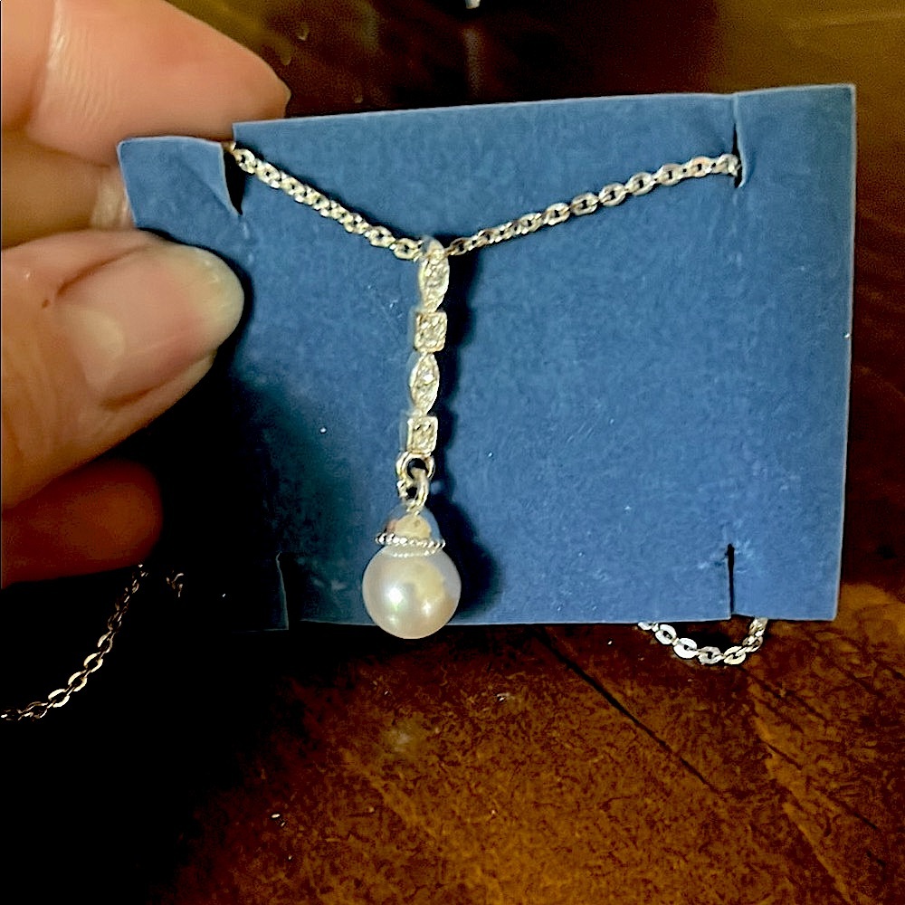 Elegant Avon Silver Pearl Necklace